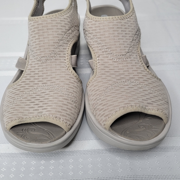 BZEES Dream Wedge Sandal 9.5 grayish - Picture 2 of 13